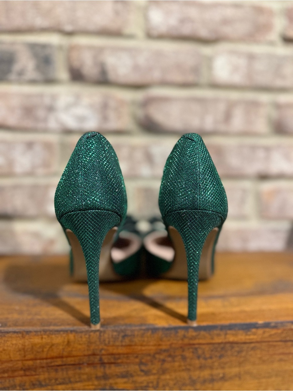 Betsey Johnson Emerald Green sparkly Pointed-Toe Bow heels - Picture 4 of 5